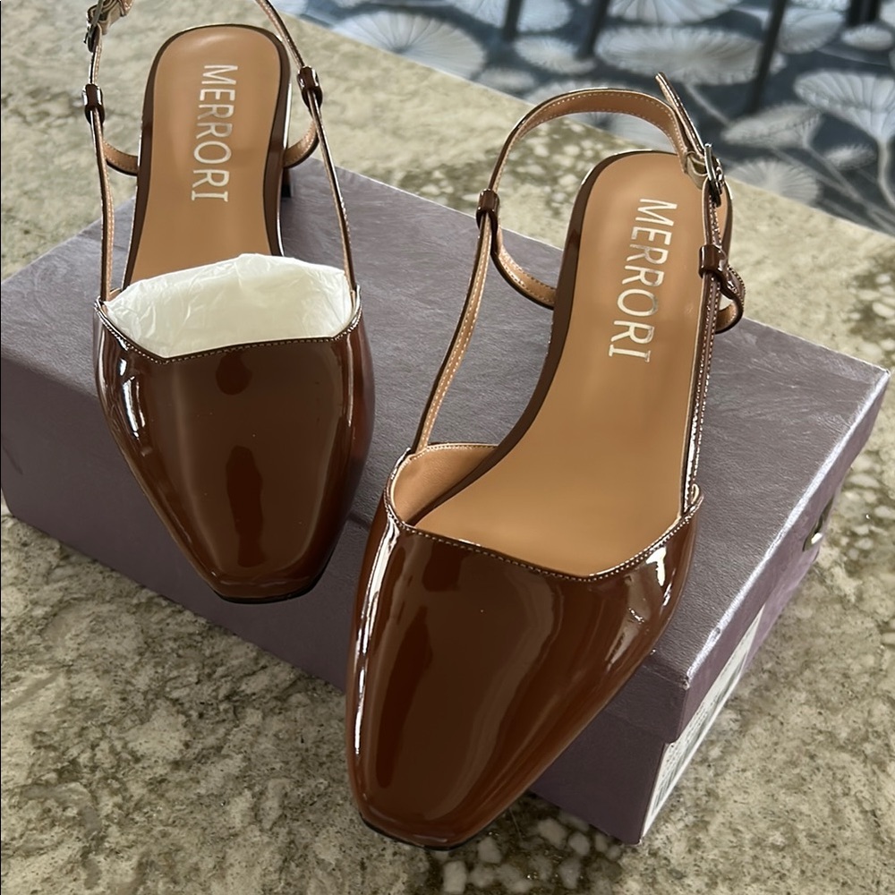 Brown Sandals with Square Toe and Glossy Finish